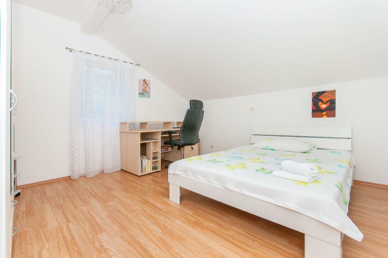 Modern Apartamento Duće Exterior foto